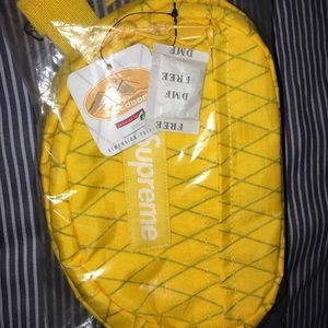 100% Authentic FW18 week 1 Supreme Waist Bag.